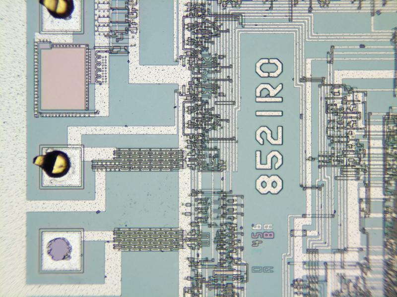 Silicon die detail from 8521R0
